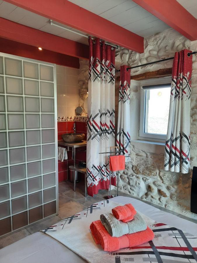 L'Echappee Tremoussante Bed & Breakfast Saint-Barthélemy-de-Vals Екстериор снимка